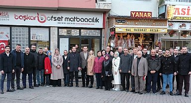 Pehlivan, tarihi çarşıda esnafla buluştu