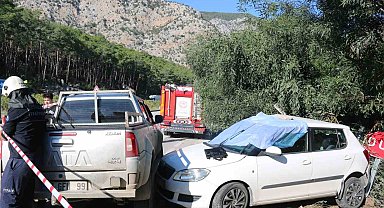 Piknik yolundaki feci kazada 1 kişi öldü, olay yerine koşan kızı gözyaşlarına boğuldu