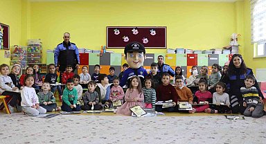 Polis çocukları ve gençleri unutmuyor