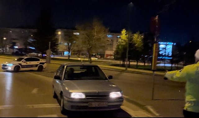 Polisi gören geri vitese taktı, ne uygulamadan ne de cezadan kaçabildi