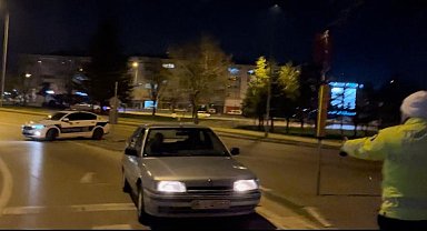 Polisi gören geri vitese taktı, ne uygulamadan ne de cezadan kaçabildi