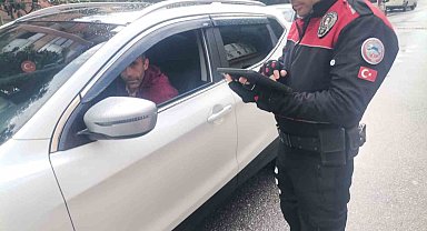Polisten okul servis araçları ve çevrelerinde denetim