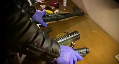 Polisten, şüphelilere kaldıkları otelde operasyon