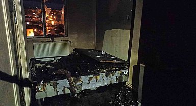 Prizde takılı gece lambası yangına neden oldu