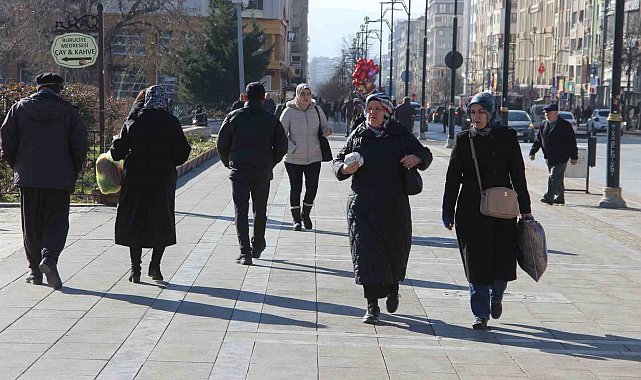 "Kısaltmalar ve sık kullanılan emojiler dilimizi kirletiyor"