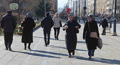 "Kısaltmalar ve sık kullanılan emojiler dilimizi kirletiyor"
