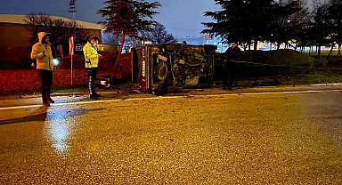 Refüje çarpan otomobil takla attı: 1 yaralı