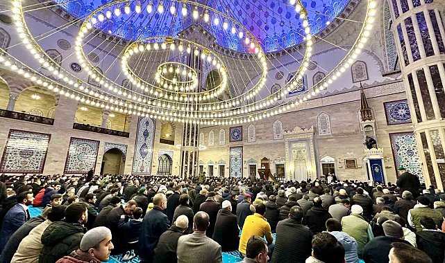 Regaip Kandili'nde Abdülhamit Han Camii doldu taştı