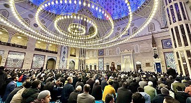 Regaip Kandili'nde Abdülhamit Han Camii doldu taştı