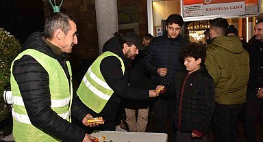 Regaip Kandili'nde şekerler Bozüyük Belediyesi'nden