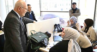 Rektör Savaş final haftasında öğrencilere çorba ikramı