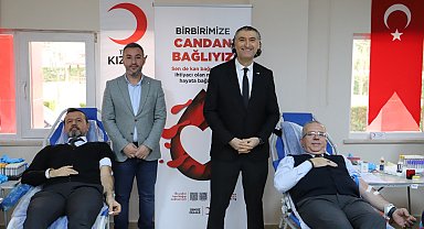 Rektör Turabi'den Kızılay'a kan bağışı