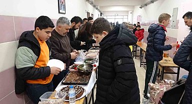Ressam Abdullah Taktak Ortaokulundan Yardım Kapmanyası