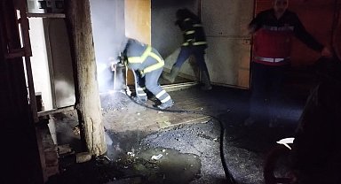 Reyhanlı'da depo yangın söndürüldü