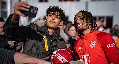 Sacha Boey, Bayern Münih'te ilk antrenmanına çıktı