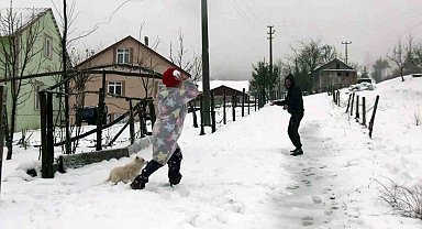 Sakarya'nın o mahallesinde kar kalınlığı 45 santimetreye ulaştı