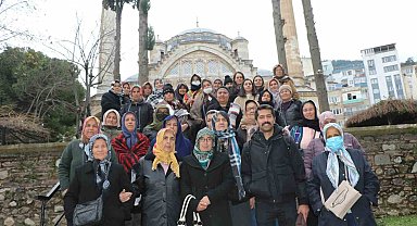 Salihlili kadınlar Manisa'nın tarihi yerlerini gezdi