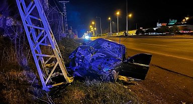 Samsun'da otomobil direğe çarptı: 1 yaralı