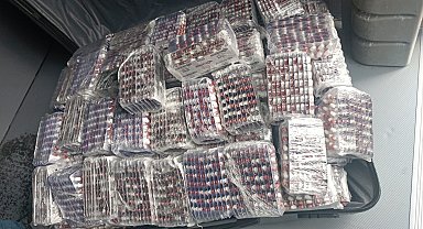 Samsun'da yolcu otobüsündeki valizlerde 34 bin 650 adet sentetik ecza ele geçirildi: 3 gözaltı