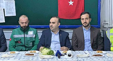 Sanayi ve Teknoloji Bakanı Kacır yeni yıla gençlerle girdi