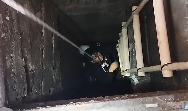 Şanlıurfa'da 3 metre derinliğindeki rögara düşen çocuk kurtarıldı
