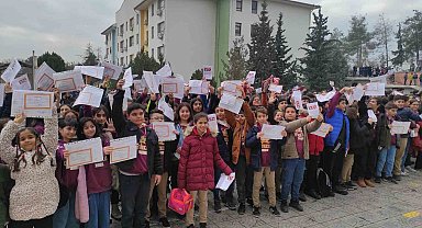 Şanlıurfa'da 747 bin öğrenci karne heyecanı yaşadı