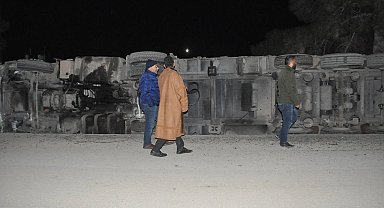 Şanlıurfa'da buğday yüklü tır devrildi: 1 yaralı