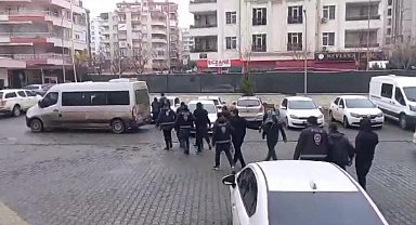 Şanlıurfa'da Canan Karatay'ı dolandıran şüphelinin de aralarında bulunduğu 47 zanlı yakalandı