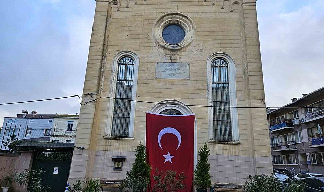 Sarıyer'deki saldırının düzenlendiği kiliseye Türk bayrağı asıldı