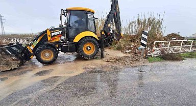 Saruhalı'da sulama kanalları ve derelere anında müdahale
