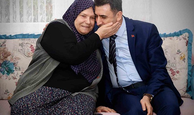Şehit ailesinin acısını paylaştı
