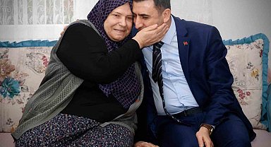 Şehit ailesinin acısını paylaştı