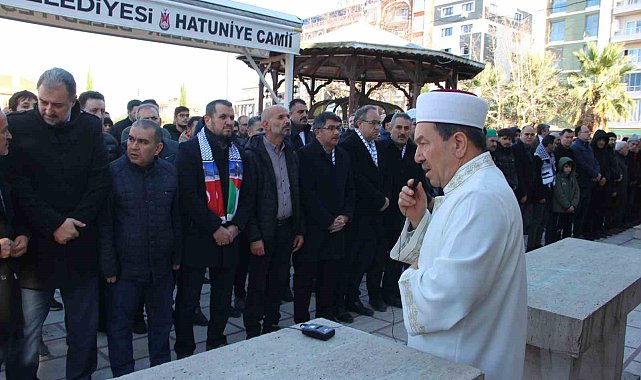 Şehitler için Manisa'da gıyabi cenaze namazı kılındı
