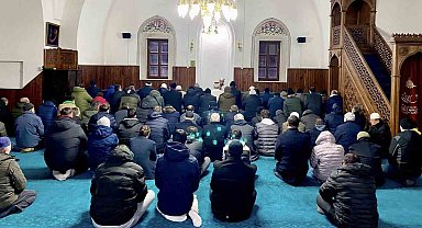Şehitler için sabah namazında buluştular