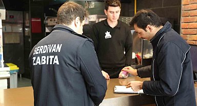 Serdivan'da zabıtadan kafe ve restoranlara fiyat denetimi