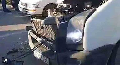 Servis minibüsü ile tır çarpıştı: 12 yaralı