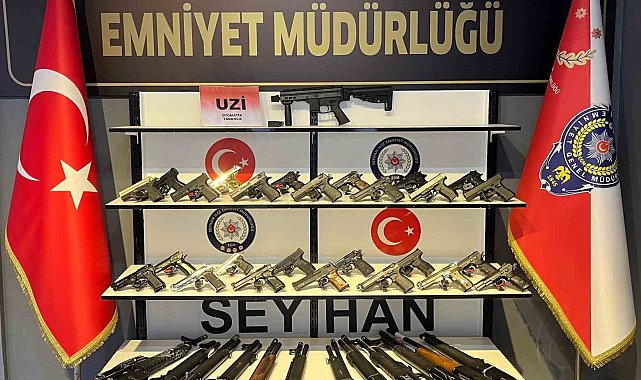 Seyhan'da polis 40 ruhsatsız silah ele geçirirken, aranan 278 kişiyi yakaladı