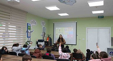 Sıfır Atık Eğitim Merkezi'nde öğrenciler animasyon filmi izleyip, uygulamalara katıldı