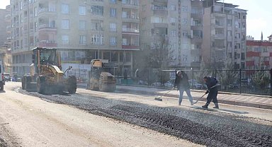 Siirt Belediyesi, yollarda yenileme çalışmalarına hız verdi