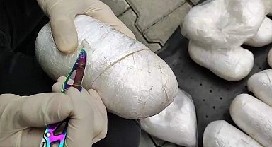 Siirt'te bir araçta yapılan aramada 8 kilo 215 gram uyuşturucu ele geçirildi