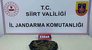 Siirt'te bir yolcunun üstünde 220 gram esrar ele geçirildi