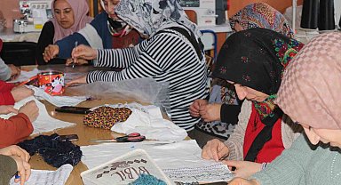Siirt'te kadınlar hem öğreniyor hem de kazanıyor