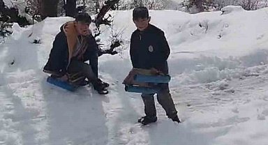 Siirt'te kepçe operatörü çocukların talebini kırmadı