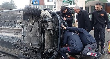 Siirt'te refüje çarpan otomobil takla attı