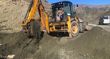 Siirt'te sağanak nedeniyle kapanan köy yolları ulaşıma açıldı