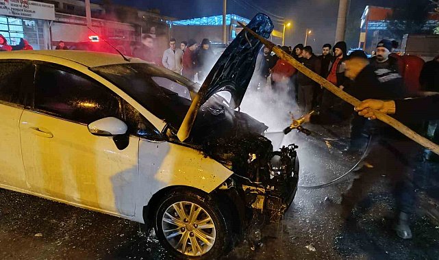 Siirt'te tamir için sanayi sitesine bırakılan otomobil yandı