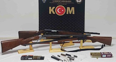 Silah tamir atölyesine yapılan baskında çok sayıda silah ele geçirildi: 2 gözaltı