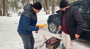 Simav Gölcük Yaylasında karda mangal keyfi
