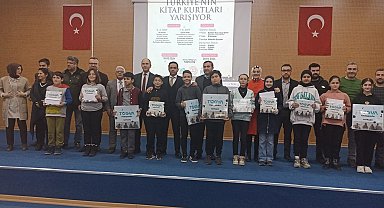 Simav'da kitap okuma yarışmasında dereceye giren öğrenciler ödüllendirildi