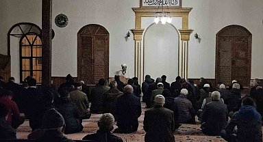 Sındırgı'da vatandaşlar yeni yılın ilk sabah namazında buluştu